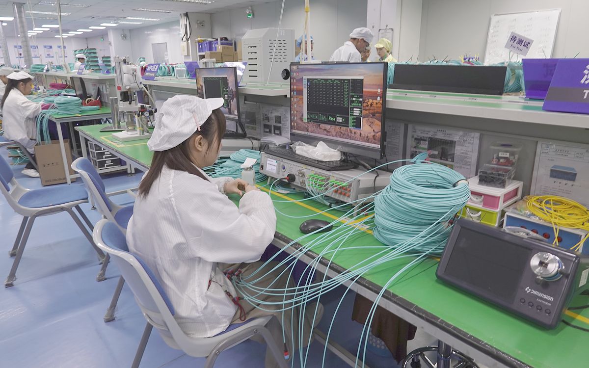 Technician testing fibre patch cords