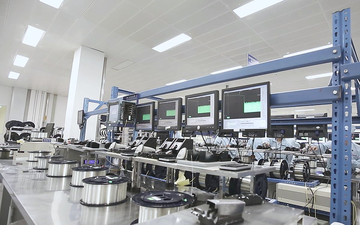 Optical fibre test stations with monitoring screens